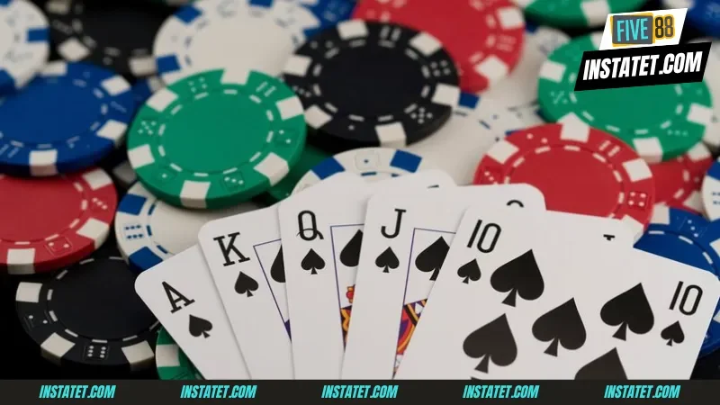 Bluff và pot odds là thuật ngữ Poker